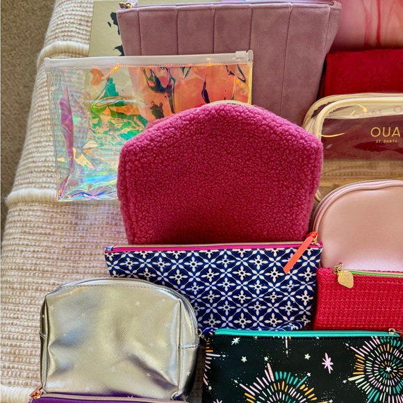 🐛2for$30 Huge Lot of Cute Toiletry/Makeup Bags! - Picture 3 of 5